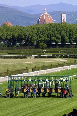Il Visarno di Firenze torna oggi al galoppo.