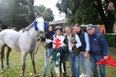 Con Saiu Cecilia da Clodia piega di forza Beniamino nel GP d'Autunno dell'Anglo Arabo al Visarno.
