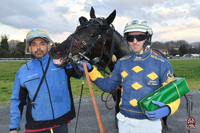 Il brioso Zinko Top in 1.14.4 comanda da un capo all'altro sui 2020 metri del Memorial Benassi