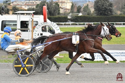 Nel Clou di Firenze Iker EK in 1.16.3 si salva di misura dal finish di I Love Cama