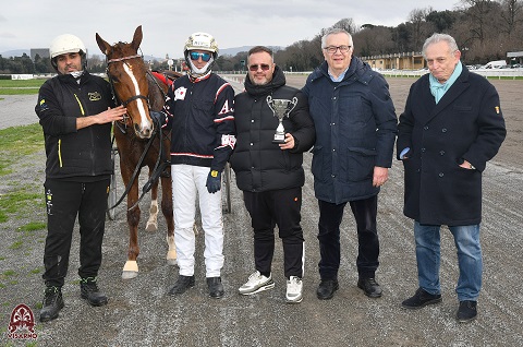 Sui 2020 metri del Finarium Great Ginger Wise AS con Tony Young domina in 1.14.7 al Visarno.
